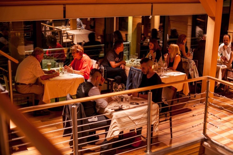 The upper level with its gallery section and laid tables